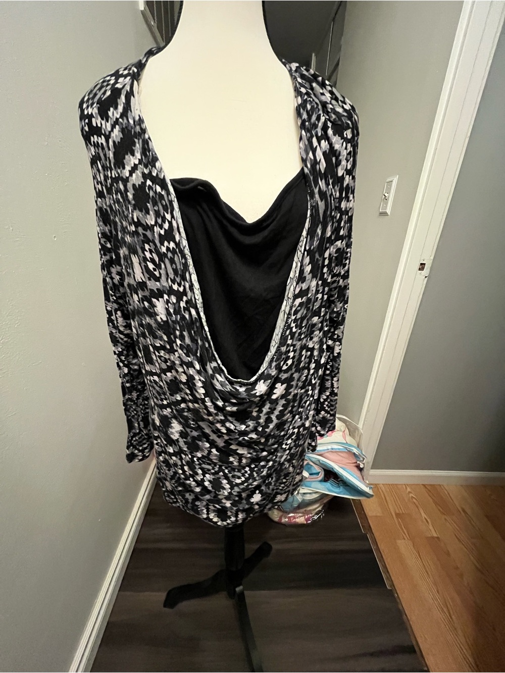 Faded Glory Black and White Printed Draped-Front Blouse
